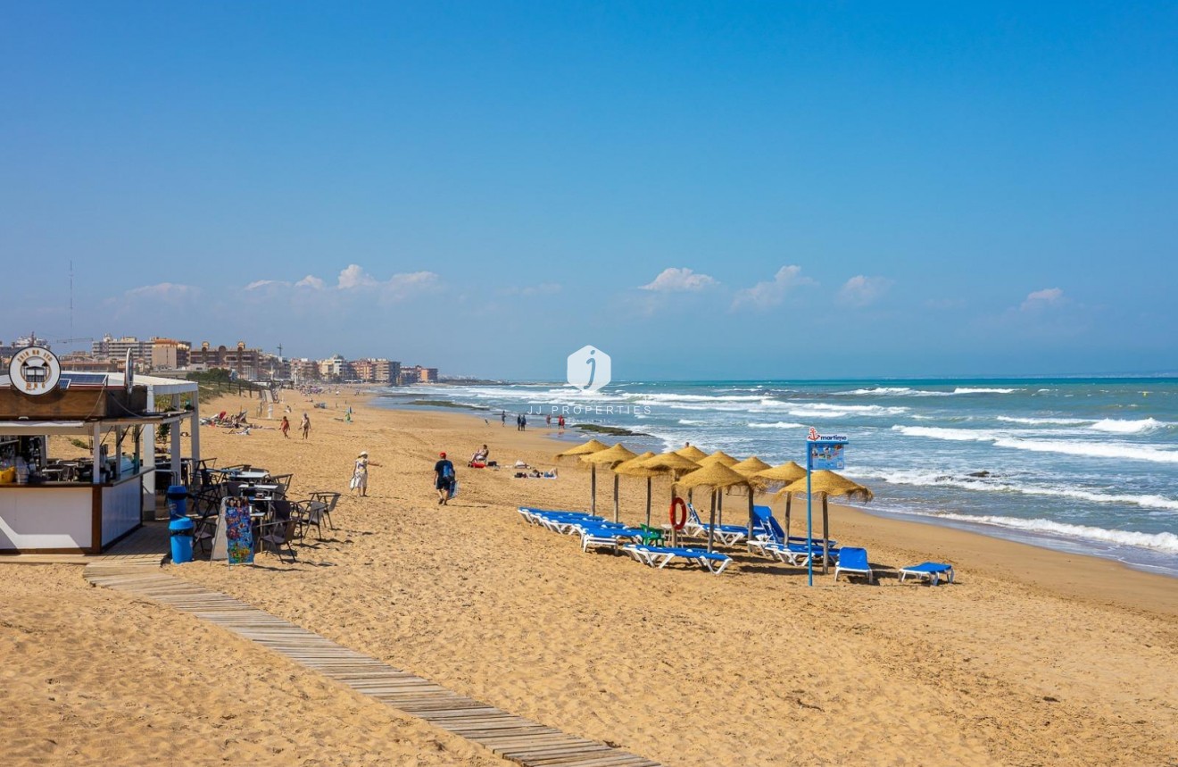 Segunda mano - Apartamento / piso -
Torrevieja - La Mata