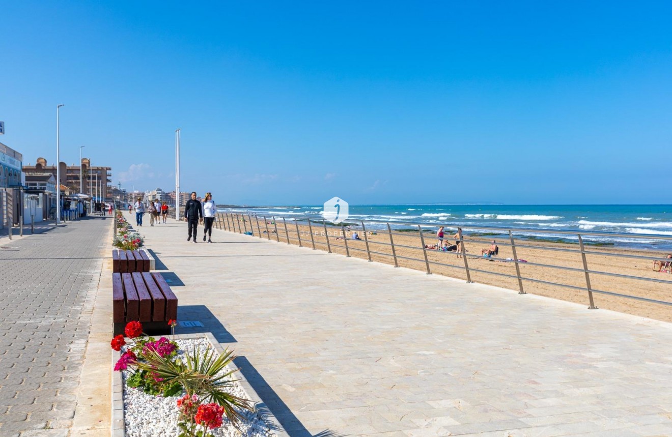 Segunda mano - Apartamento / piso -
Torrevieja - La Mata