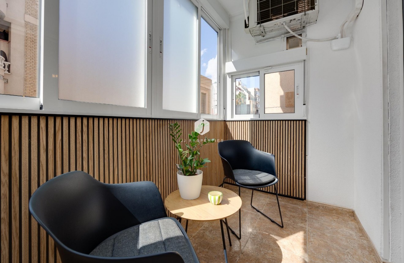 Segunda mano - Apartamento / piso -
Torrevieja - Centro