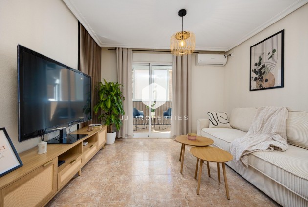 Segunda mano - Apartamento / piso -
Torrevieja - Centro