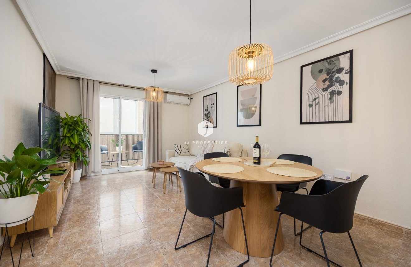 Segunda mano - Apartamento / piso -
Torrevieja - Centro