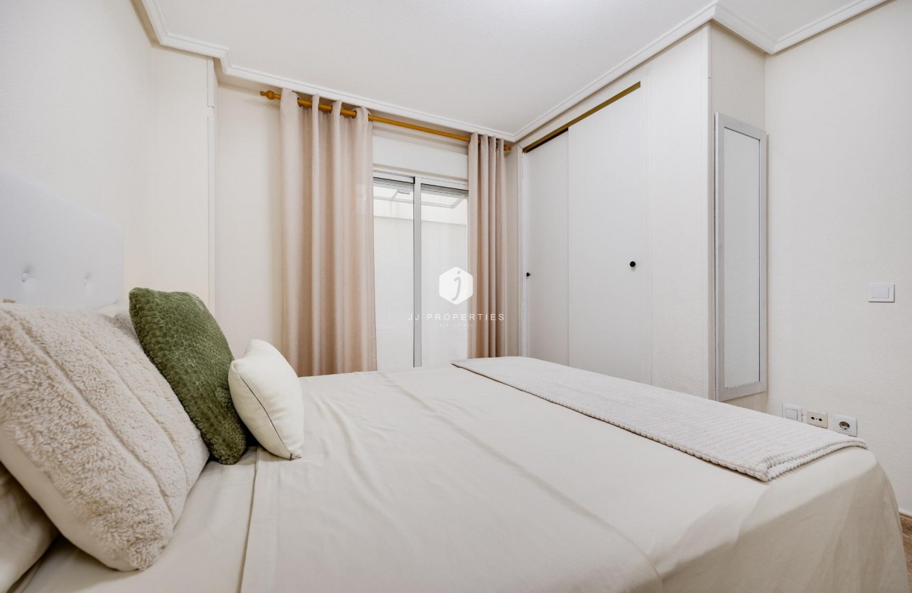 Segunda mano - Apartamento / piso -
Torrevieja - Centro