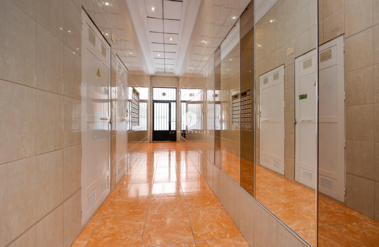 Segunda mano - Apartamento / piso -
Torrevieja - Centro