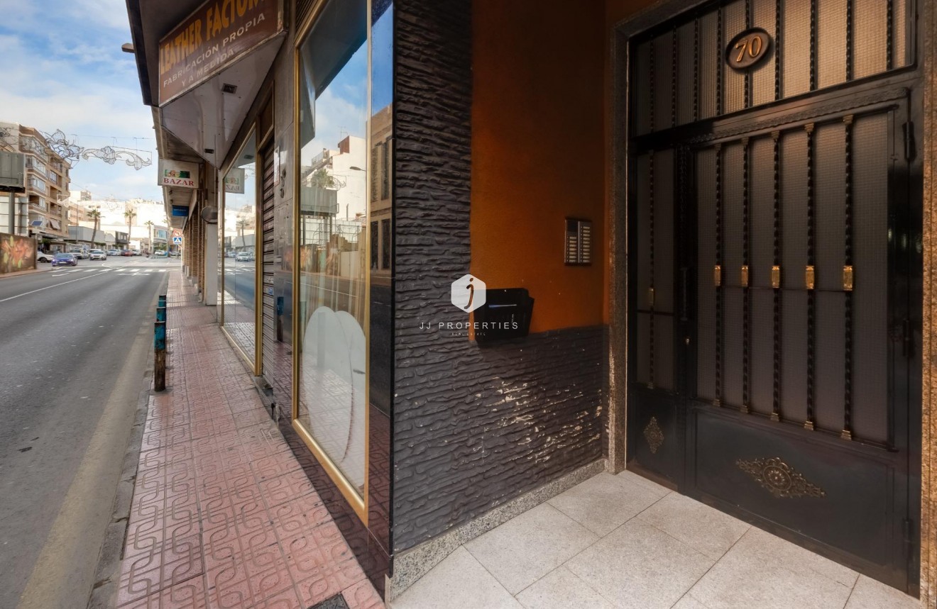 Segunda mano - Apartamento / piso -
Torrevieja - Centro