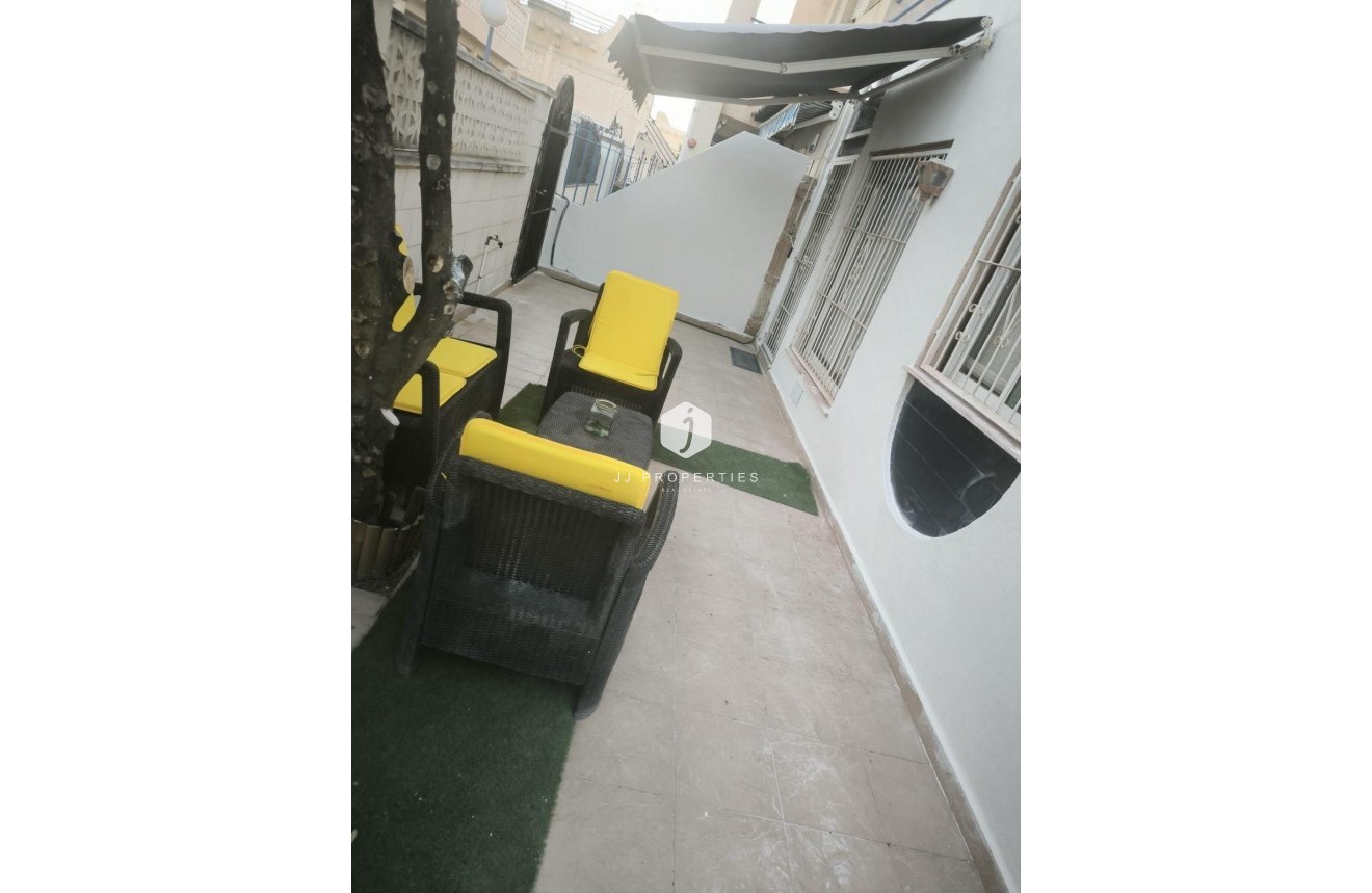 Segunda mano - Chalet -
Torrevieja - Doña ines