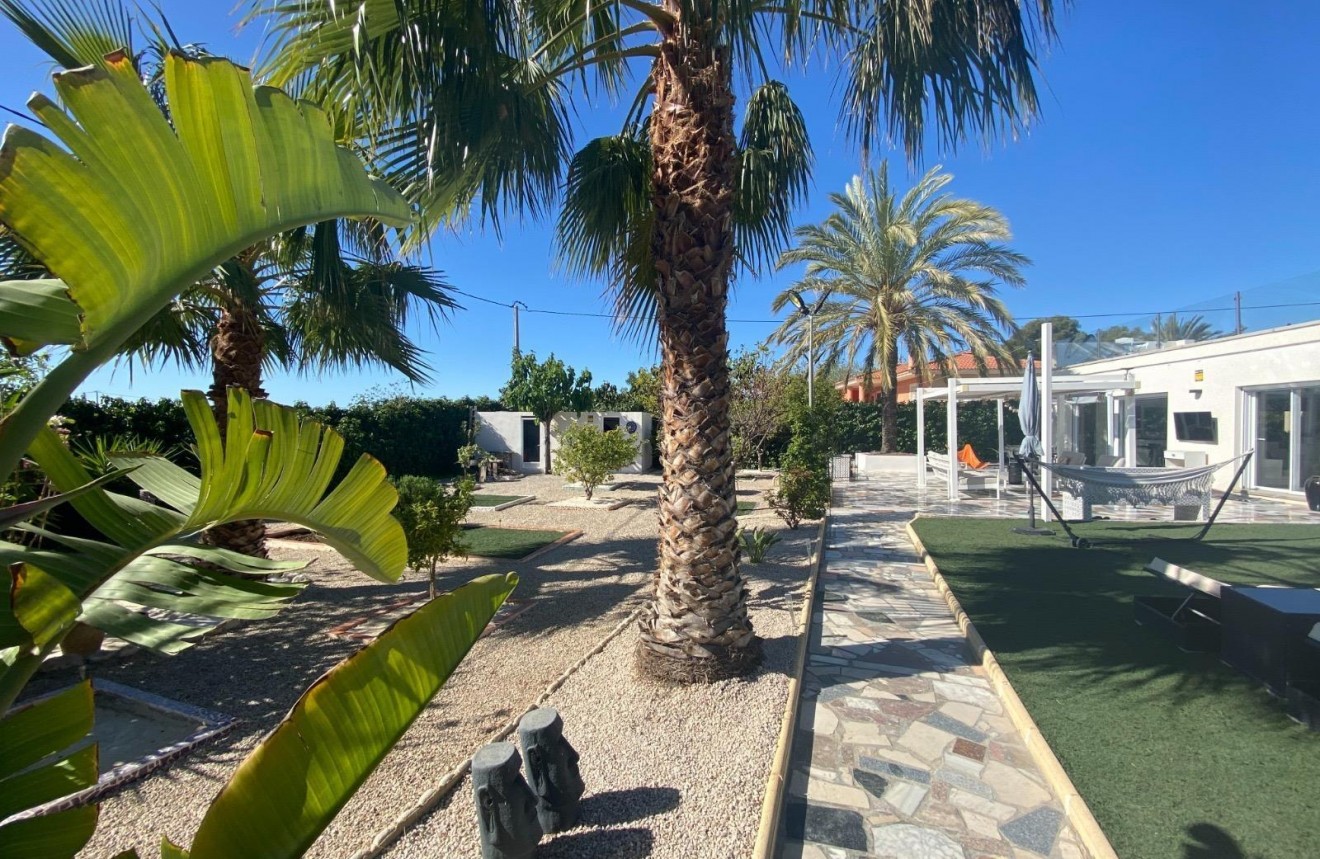 D'occasion - Villa de Lujo -
El Campello - De la cruz