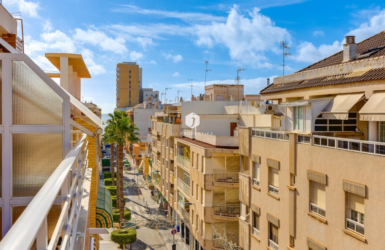 D'occasion - Attique -
Torrevieja - Paseo maritimo