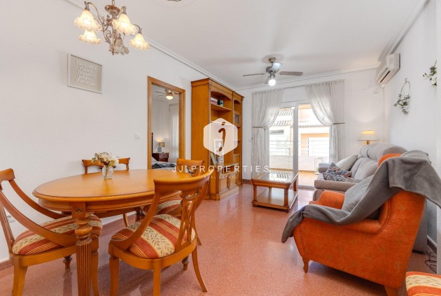 D'occasion - Attique -
Torrevieja - Paseo maritimo