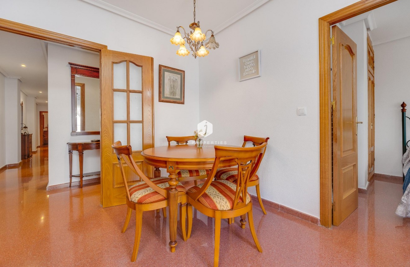 D'occasion - Attique -
Torrevieja - Paseo maritimo