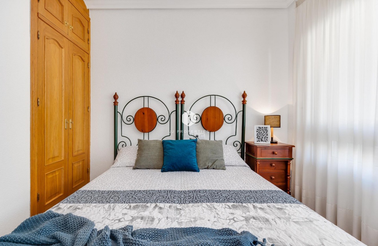 D'occasion - Attique -
Torrevieja - Paseo maritimo