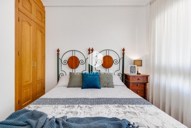 D'occasion - Attique -
Torrevieja - Paseo maritimo