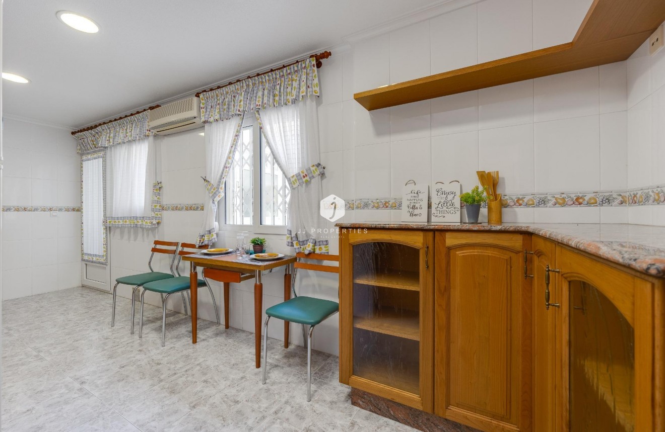 D'occasion - Attique -
Torrevieja - Paseo maritimo