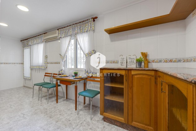 D'occasion - Attique -
Torrevieja - Paseo maritimo