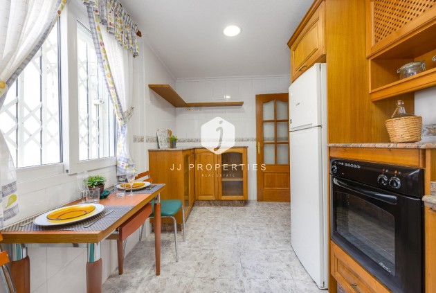 D'occasion - Attique -
Torrevieja - Paseo maritimo