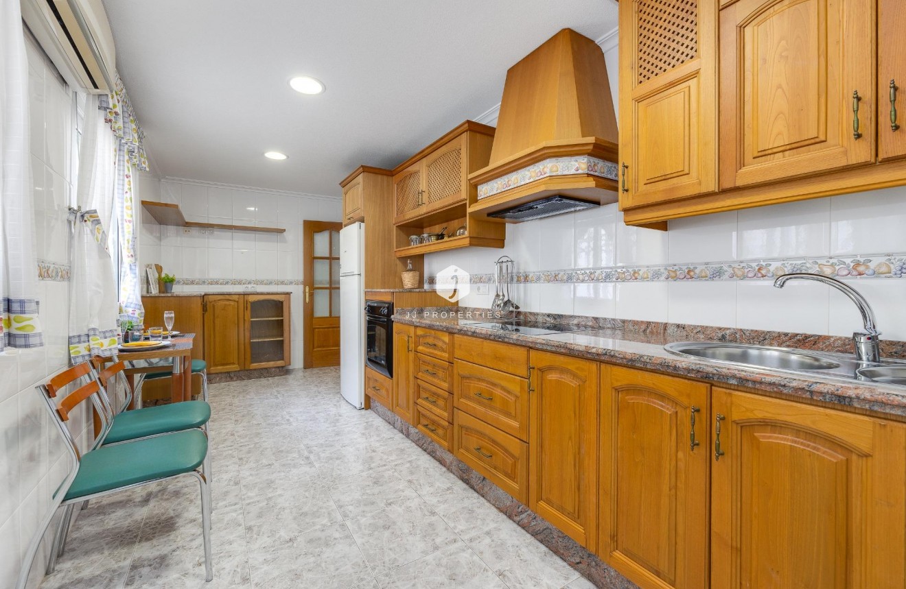 D'occasion - Attique -
Torrevieja - Paseo maritimo