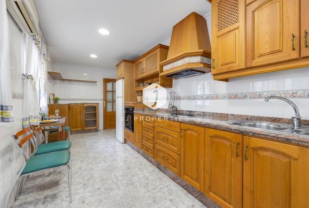 D'occasion - Attique -
Torrevieja - Paseo maritimo