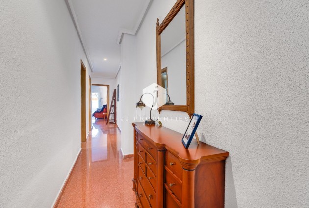 D'occasion - Attique -
Torrevieja - Paseo maritimo