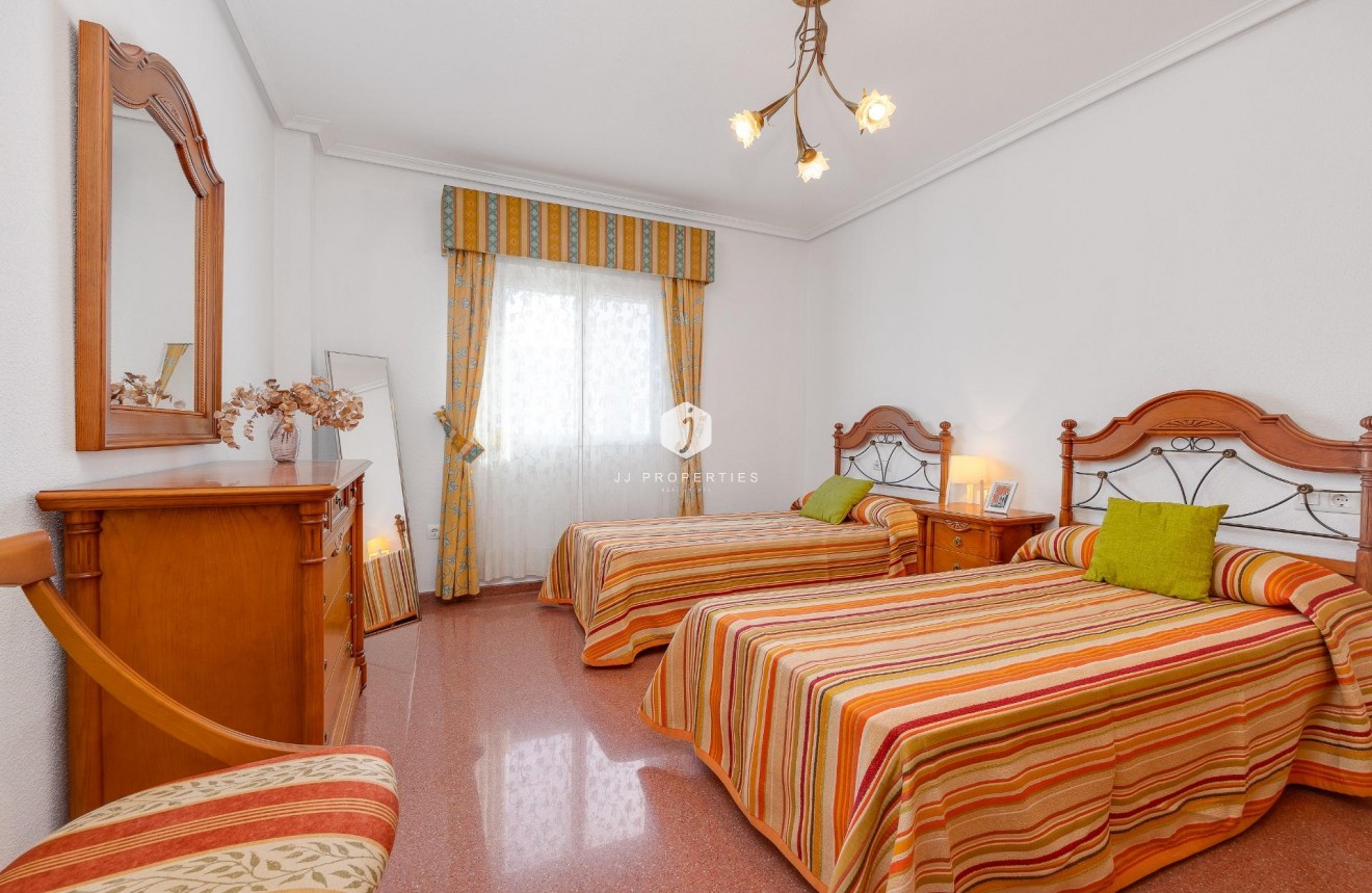 D'occasion - Attique -
Torrevieja - Paseo maritimo