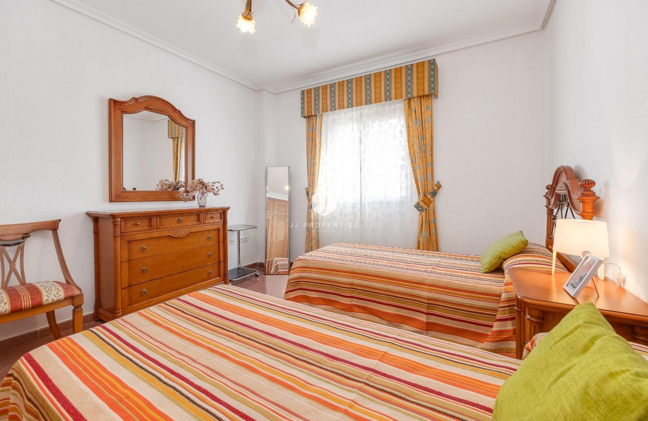 D'occasion - Attique -
Torrevieja - Paseo maritimo