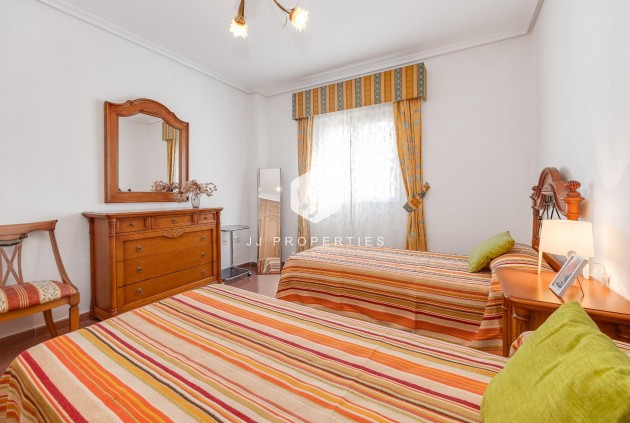 D'occasion - Attique -
Torrevieja - Paseo maritimo