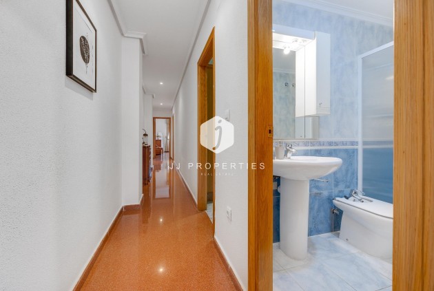 D'occasion - Attique -
Torrevieja - Paseo maritimo