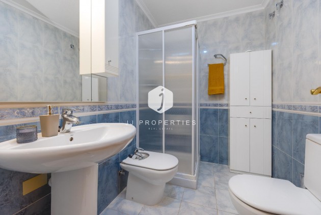 D'occasion - Attique -
Torrevieja - Paseo maritimo