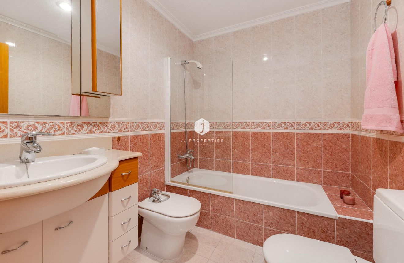 D'occasion - Attique -
Torrevieja - Paseo maritimo