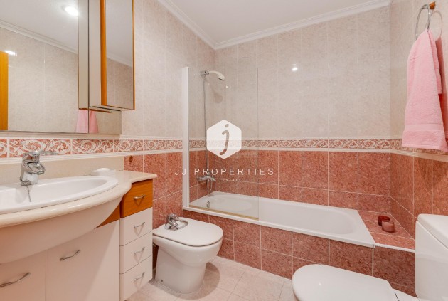 D'occasion - Attique -
Torrevieja - Paseo maritimo