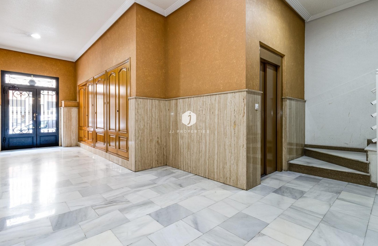 D'occasion - Attique -
Torrevieja - Paseo maritimo