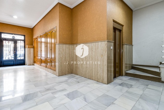 D'occasion - Attique -
Torrevieja - Paseo maritimo