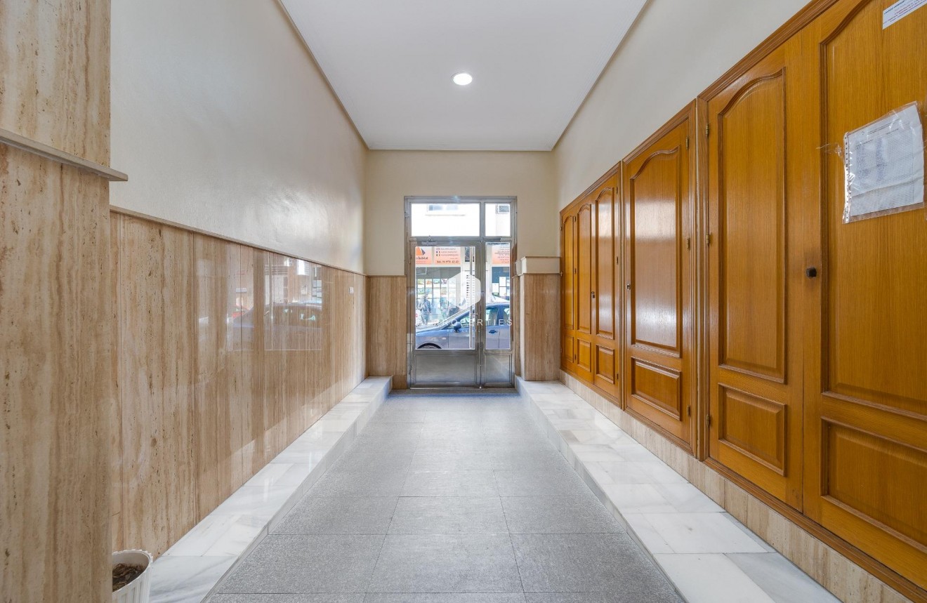 D'occasion - Attique -
Torrevieja - Paseo maritimo