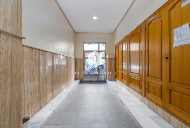 D'occasion - Attique -
Torrevieja - Paseo maritimo