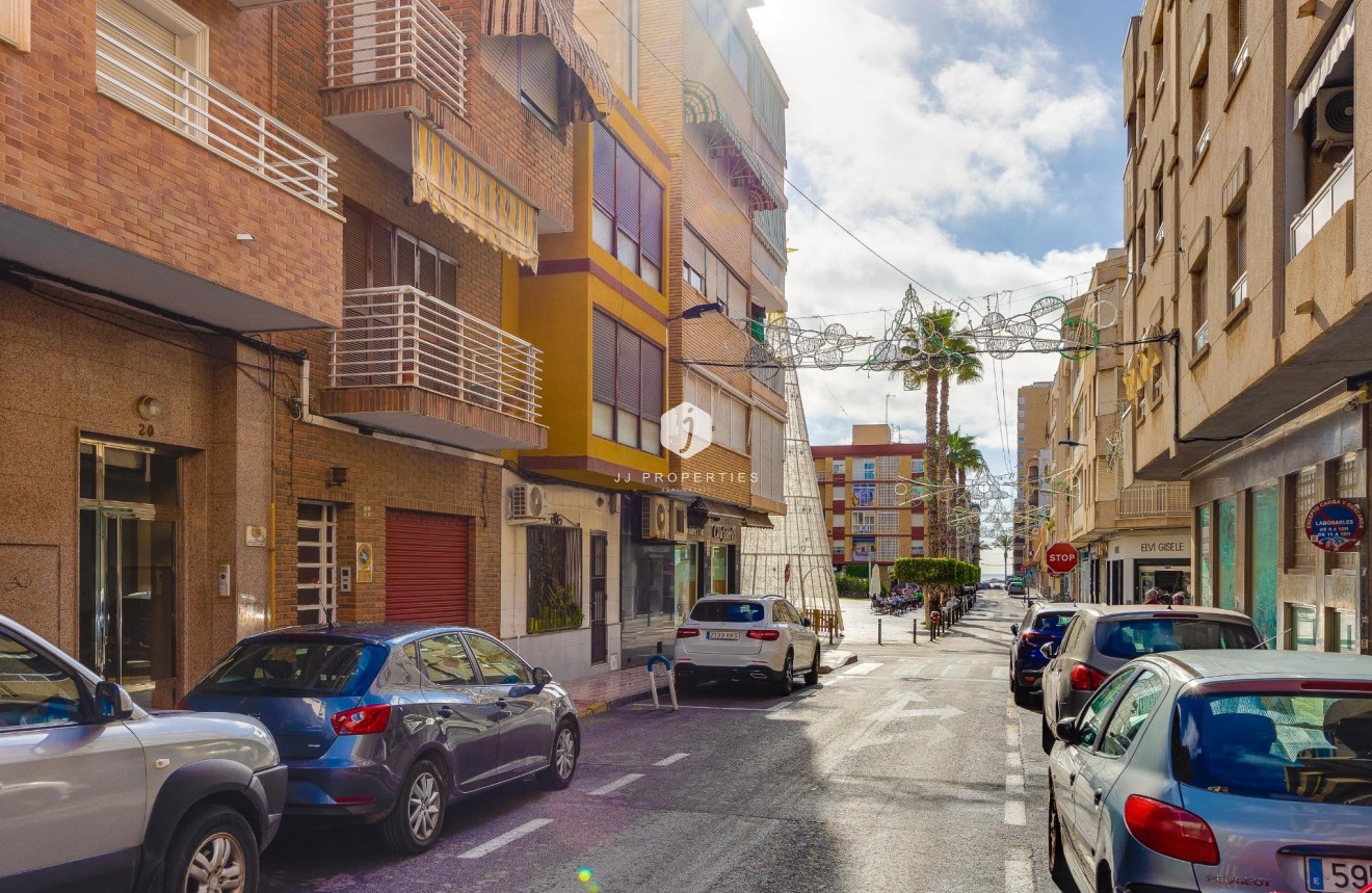 D'occasion - Attique -
Torrevieja - Paseo maritimo