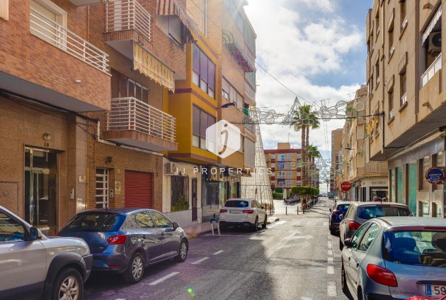 D'occasion - Attique -
Torrevieja - Paseo maritimo