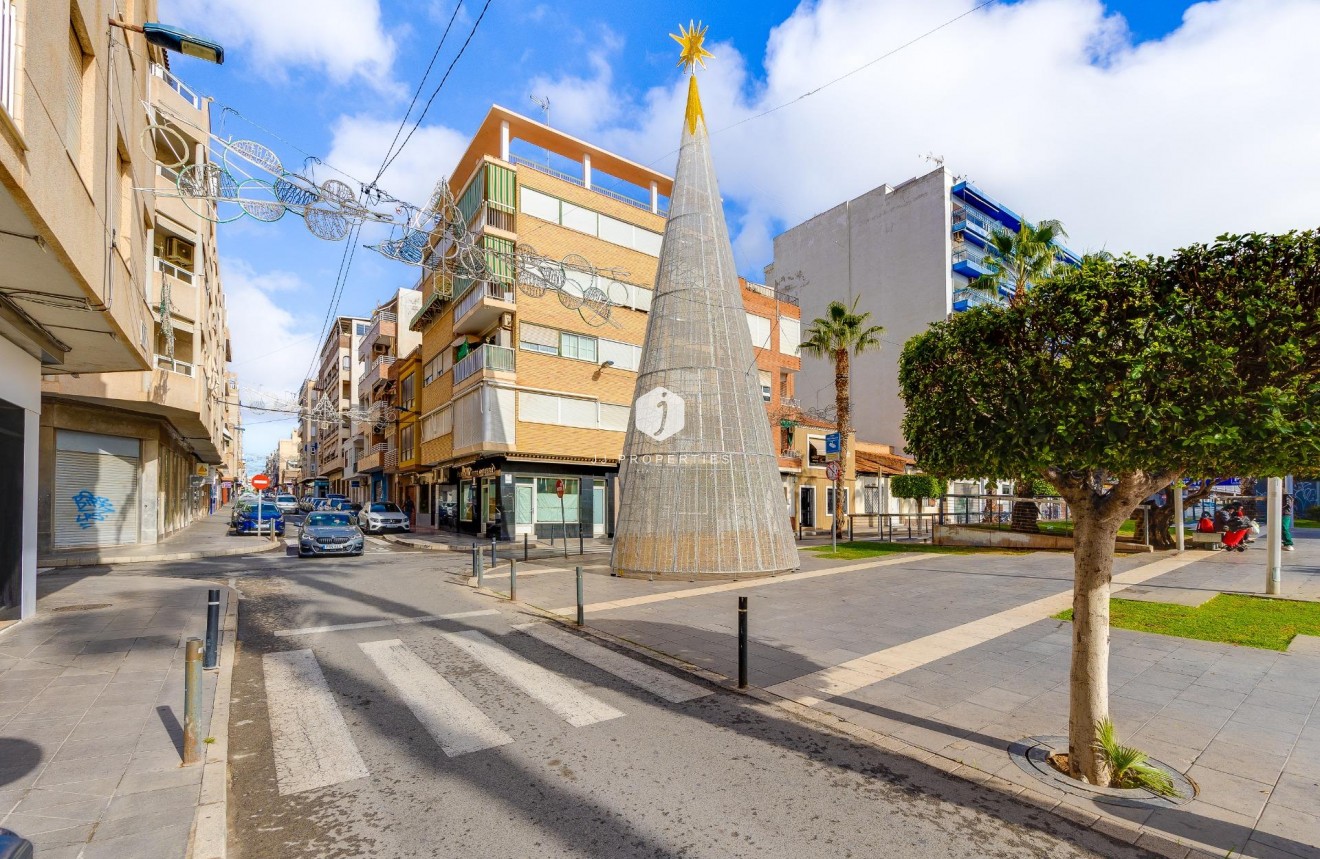 D'occasion - Attique -
Torrevieja - Paseo maritimo
