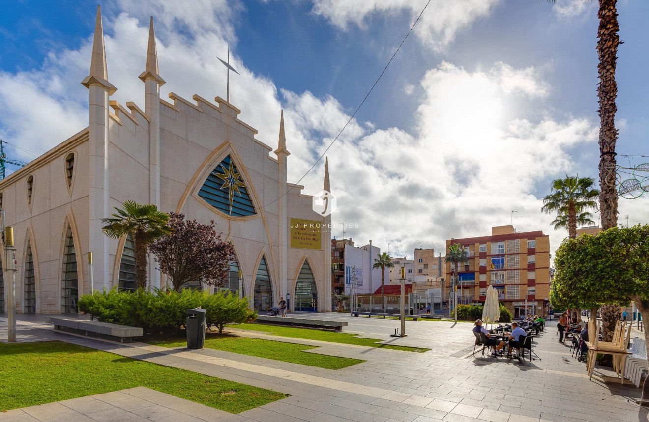 D'occasion - Attique -
Torrevieja - Paseo maritimo