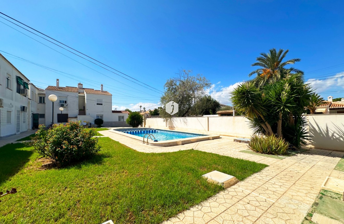 Segunda mano - Bungalow -
Orihuela Costa - Costa Blanca