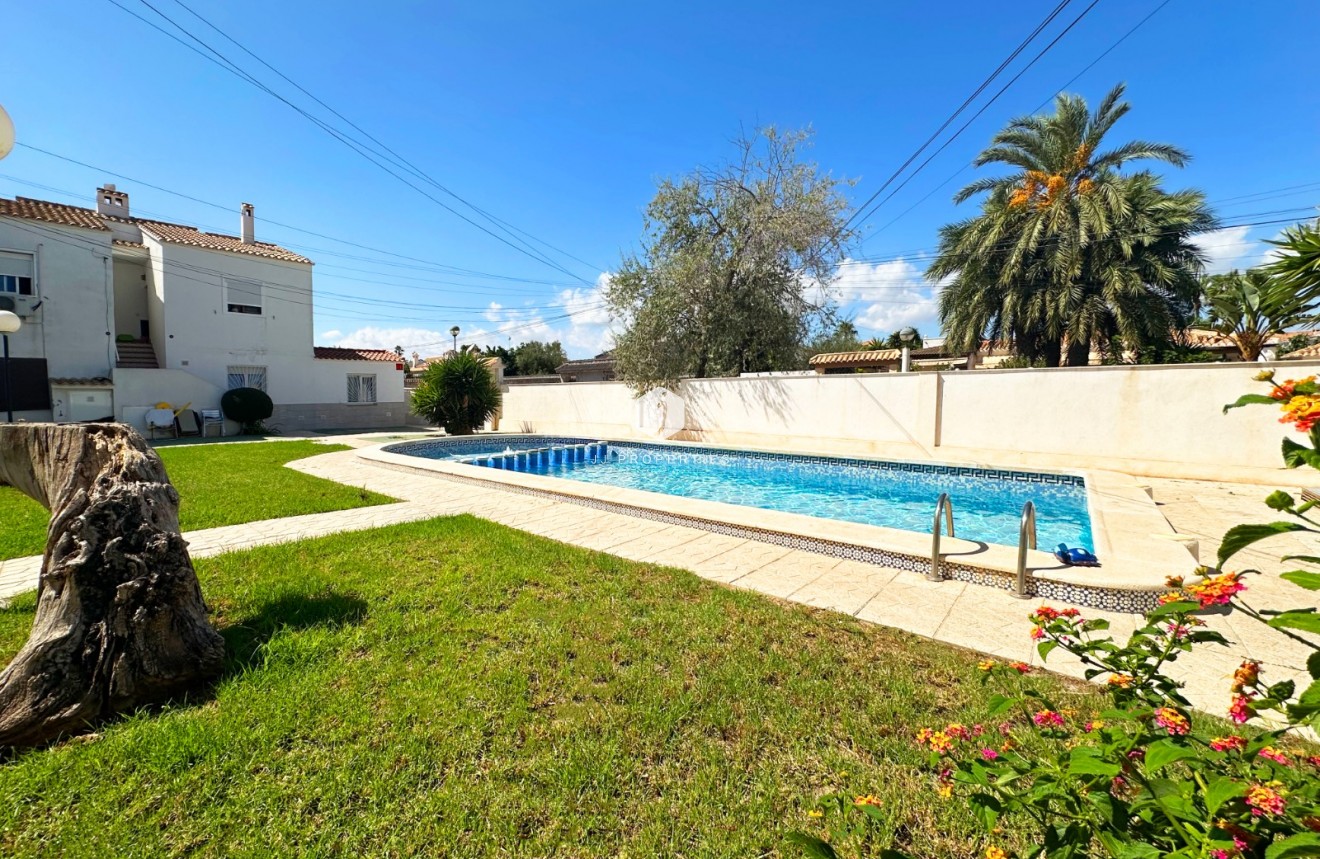 Segunda mano - Bungalow -
Orihuela Costa - Costa Blanca