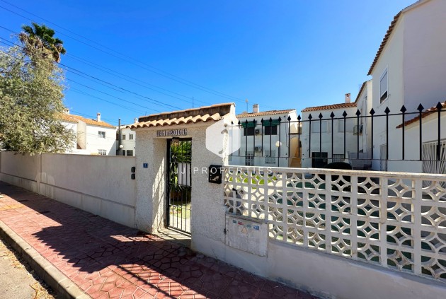 Segunda mano - Bungalow -
Orihuela Costa - Costa Blanca