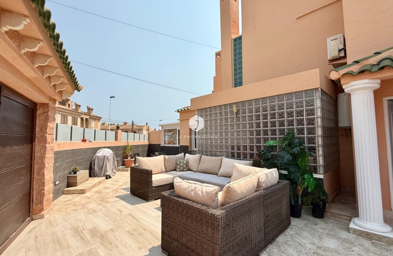 Segunda mano - Villa -
Torrevieja - Los Frutales