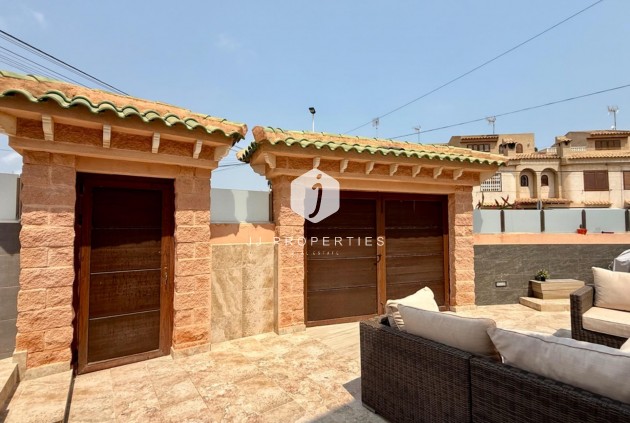 Segunda mano - Villa -
Torrevieja - Los Frutales