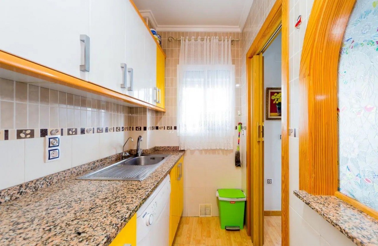 Segunda mano - Apartamento / piso -
Torrevieja - Centro