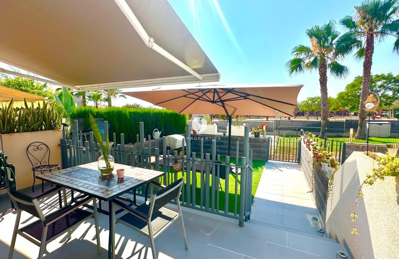 Segunda mano - Chalet -
Torrevieja - aguas nuevas