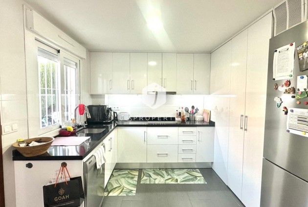 Segunda mano - Chalet -
Torrevieja - aguas nuevas