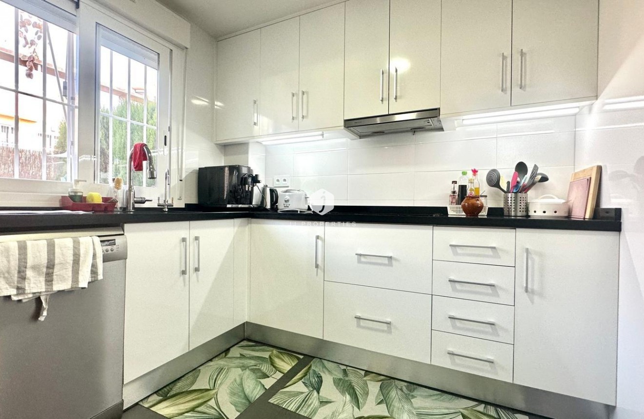 Segunda mano - Chalet -
Torrevieja - aguas nuevas