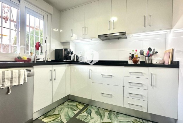 Segunda mano - Chalet -
Torrevieja - aguas nuevas