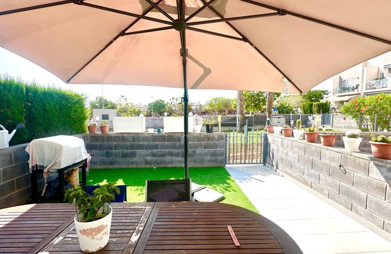 Segunda mano - Chalet -
Torrevieja - aguas nuevas