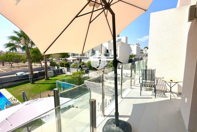 Segunda mano - Chalet -
Torrevieja - aguas nuevas