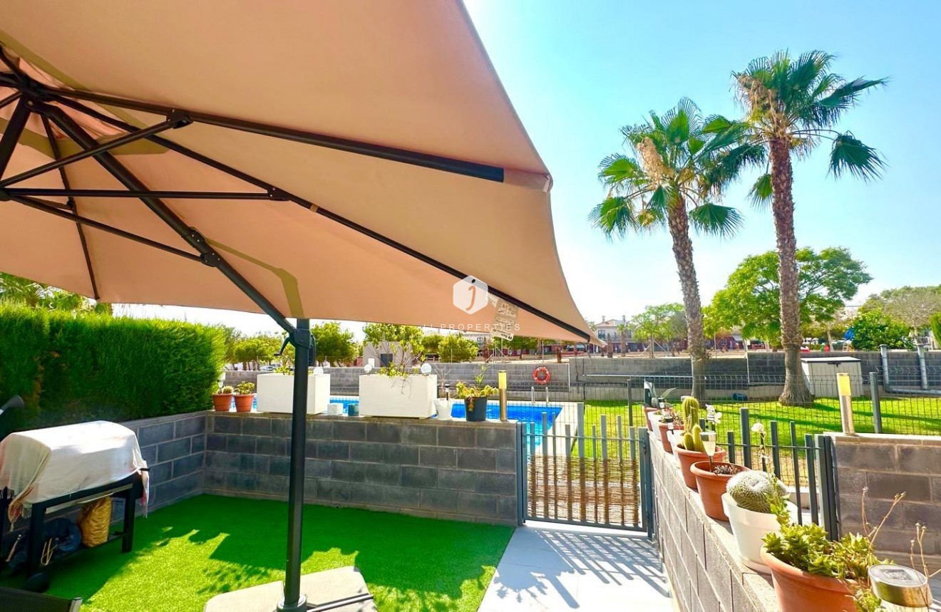 Segunda mano - Chalet -
Torrevieja - aguas nuevas