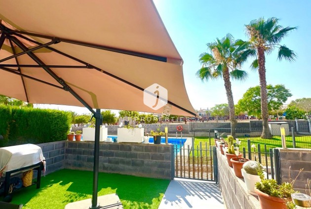 Segunda mano - Chalet -
Torrevieja - aguas nuevas